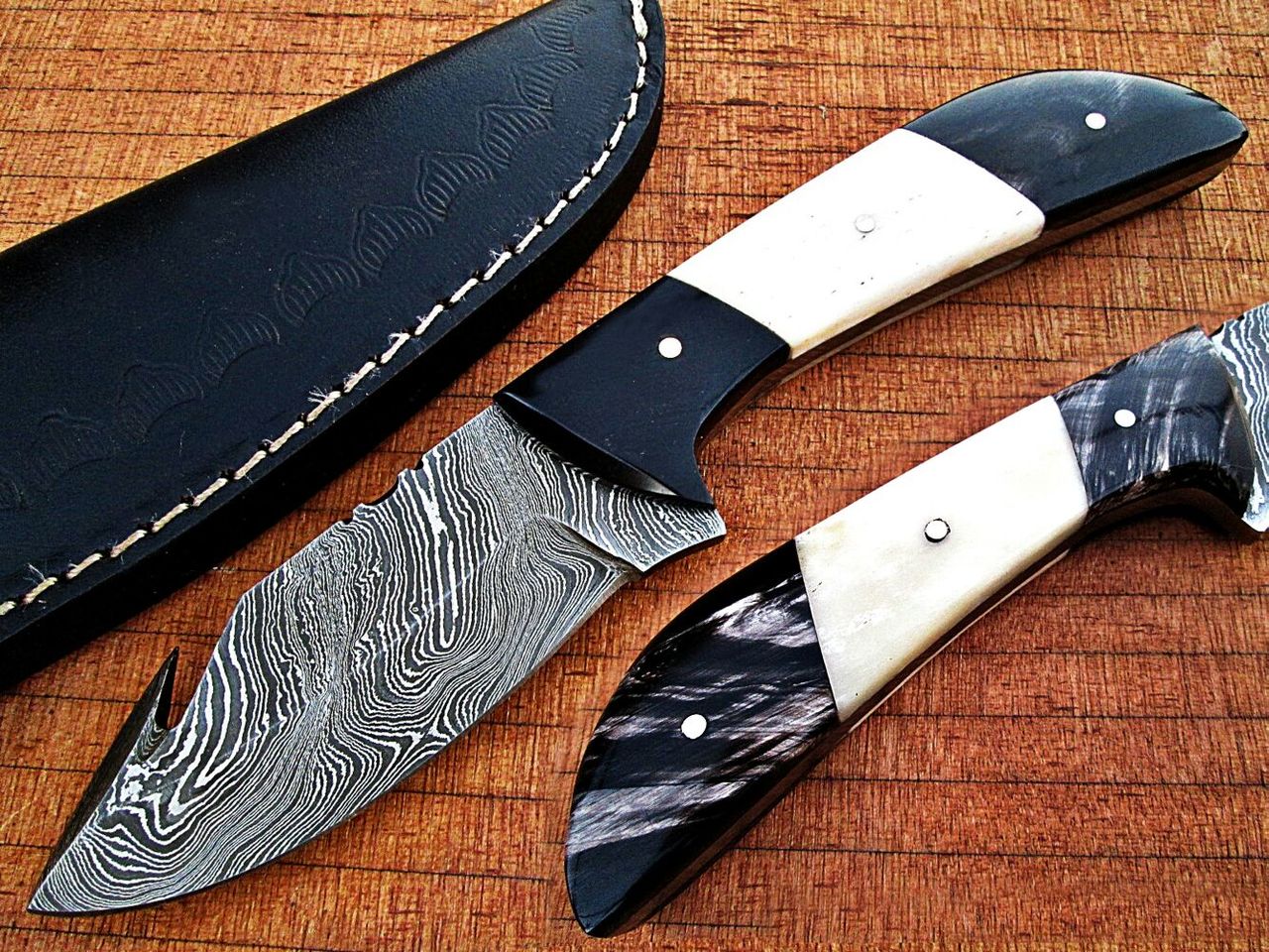 White Deer Custom Damascus Steel Skinner Knife (with Gut Hook Limited Edition