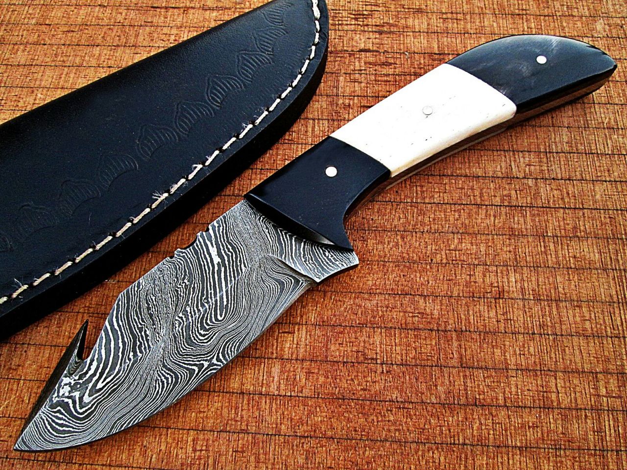 White Deer Custom Damascus Steel Skinner Knife (with Gut Hook Limited Edition
