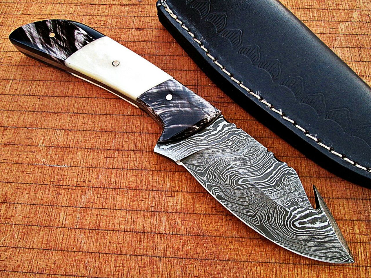 White Deer Custom Damascus Steel Skinner Knife (with Gut Hook Limited Edition