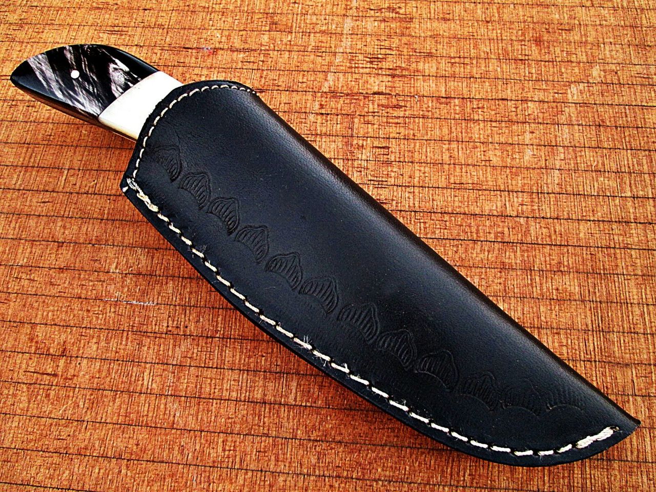White Deer Custom Damascus Steel Skinner Knife (with Gut Hook Limited Edition