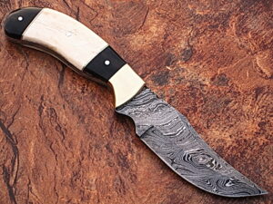 WHITE DEER Clip Point Damascus Steel Hunting Knife Buffalo Horn Handle