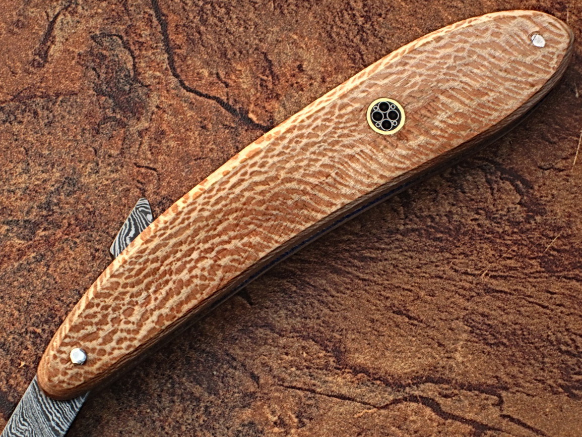 White Deer Damascus Steel Straight Razor w/ Olive Wood Handle