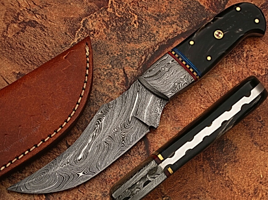 Damascus Steel Hunting Knife Buffalo Horn Handle