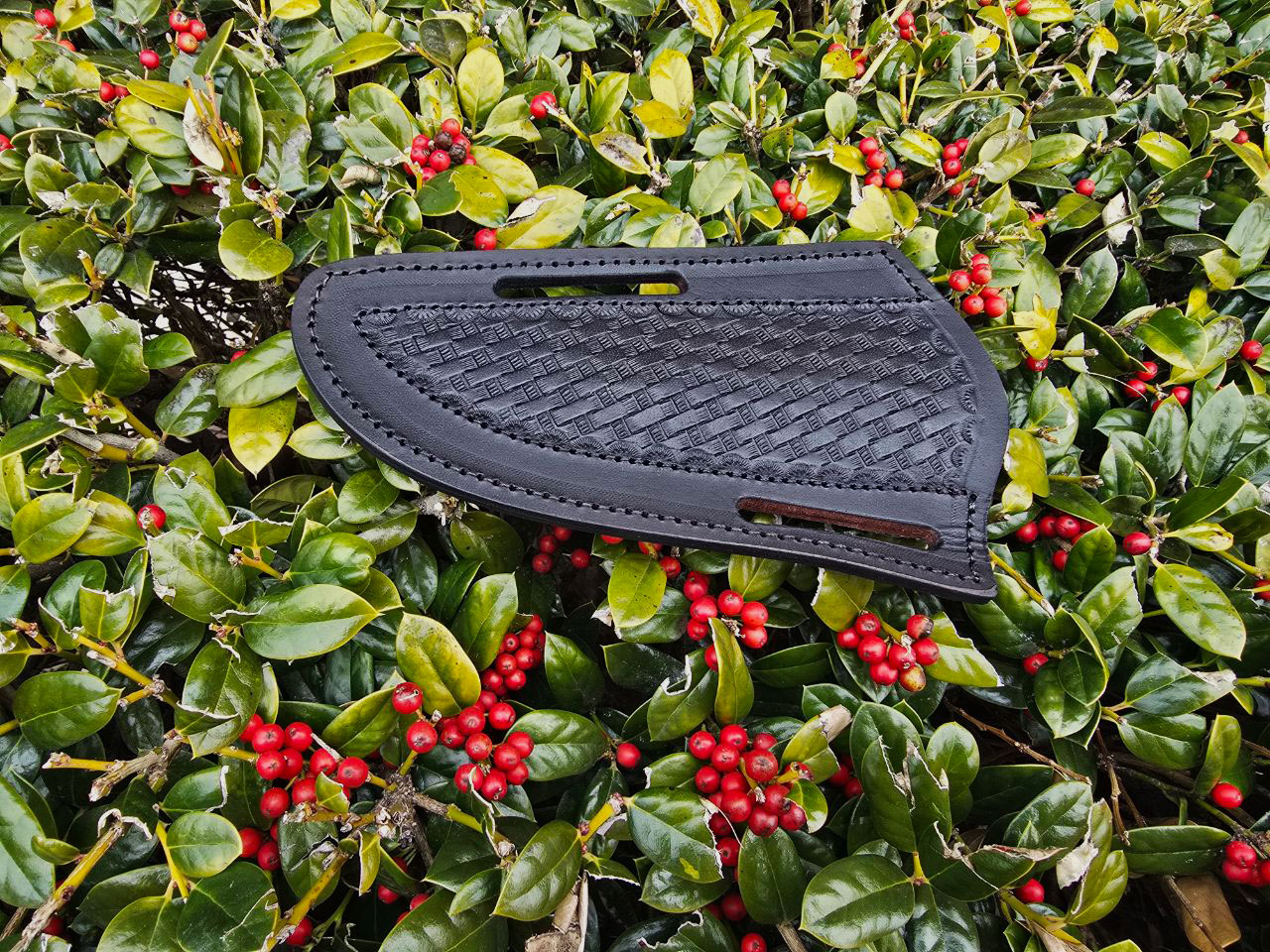 D-2 Skinner Hunter Knife with  G-10 Handle